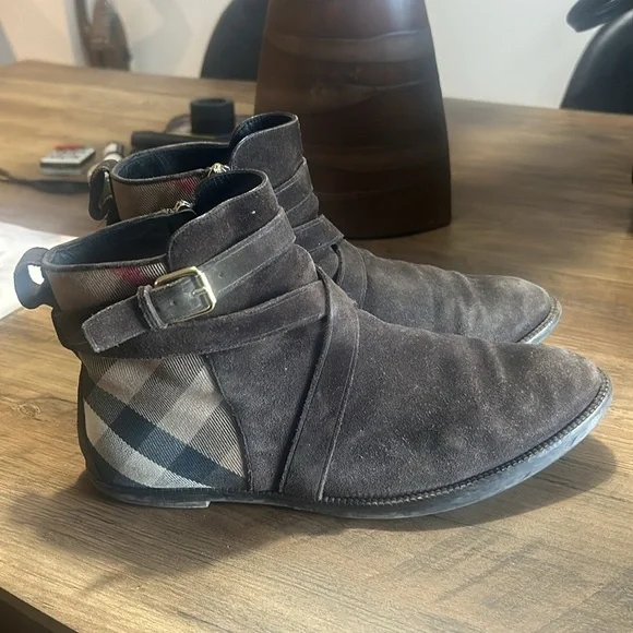 Authentic BURBERRY booties - Picture 2 of 8
